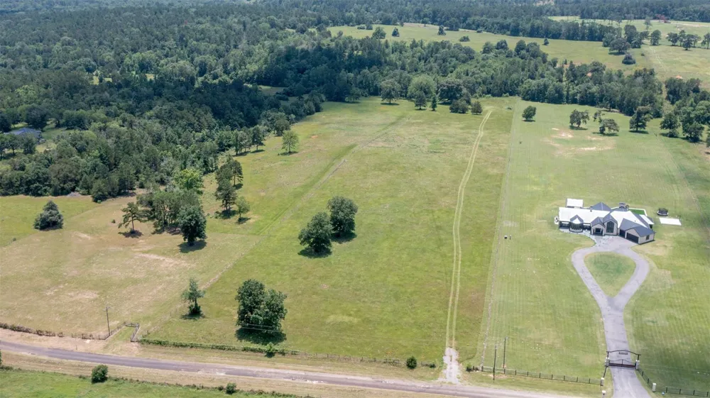 8034 E County Road 212 Buffalo, TX 75831