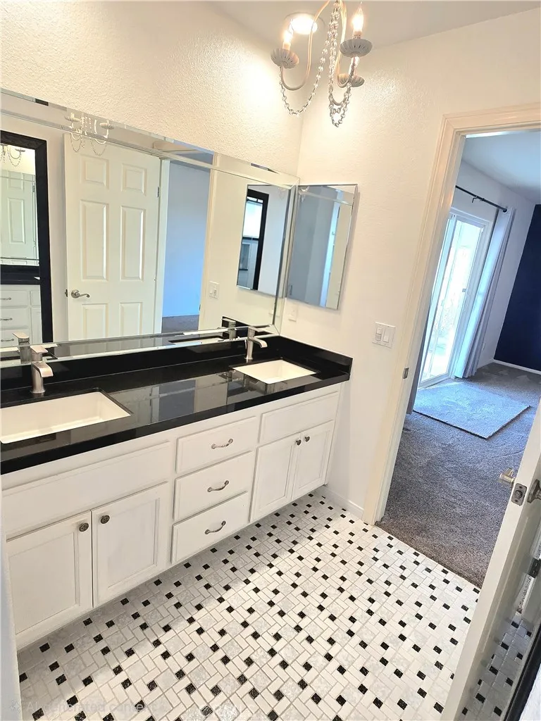 74404 Pinon 29 Palms, CA 92277