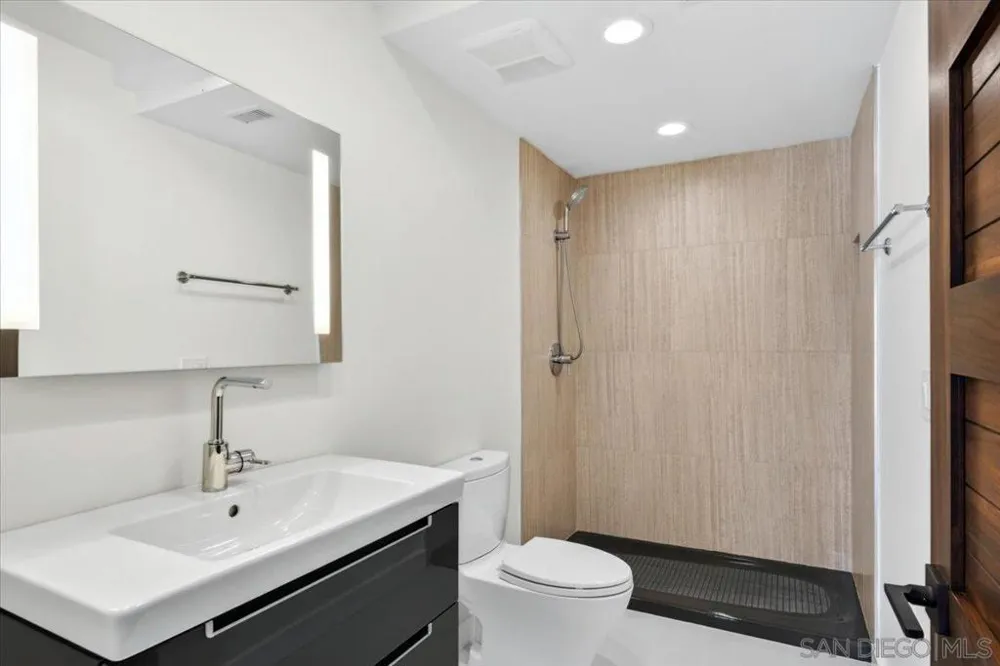 1769 Plum San Diego, CA 92106