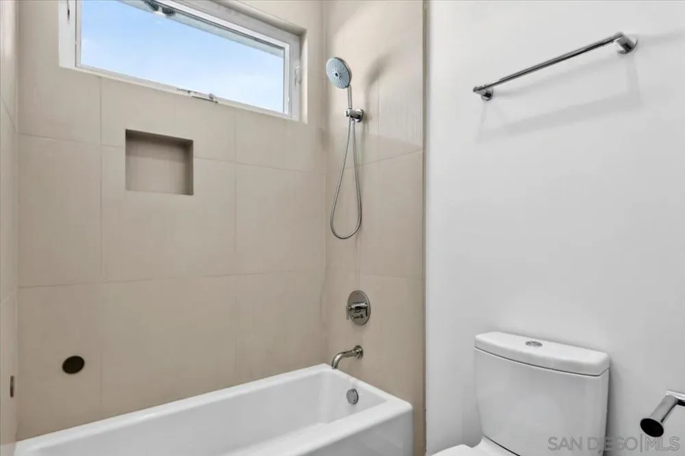 1769 Plum San Diego, CA 92106
