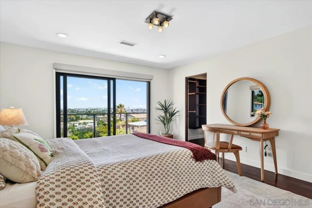 1769 Plum San Diego, CA 92106