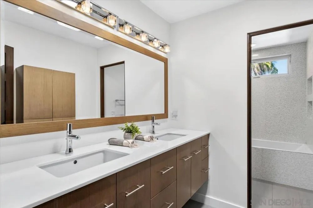 1769 Plum San Diego, CA 92106