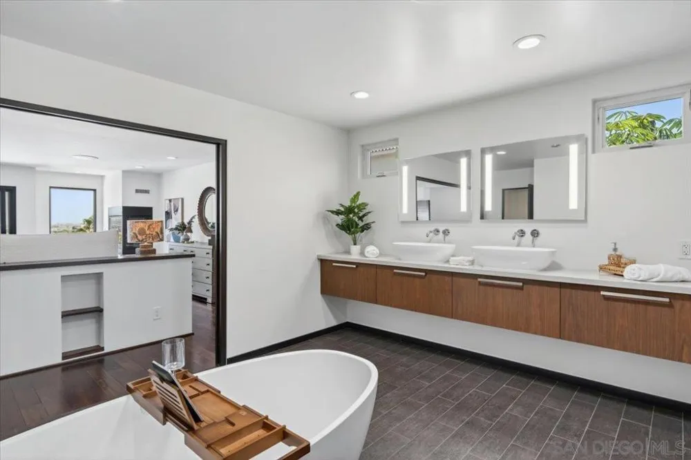 1769 Plum San Diego, CA 92106
