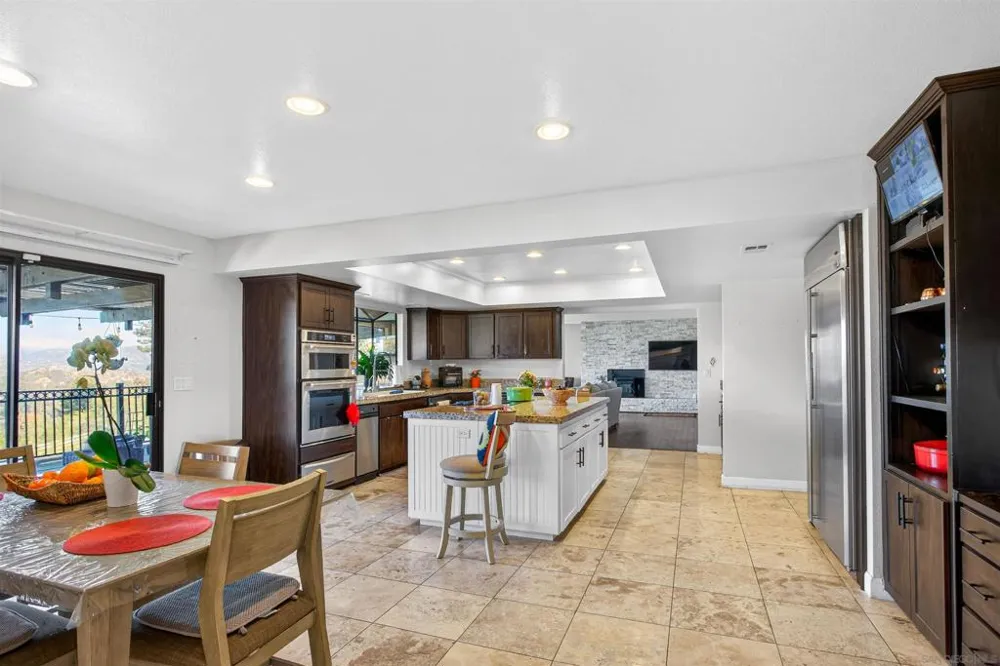 11330 Crazy Horse Dr Lakeside, CA 92040