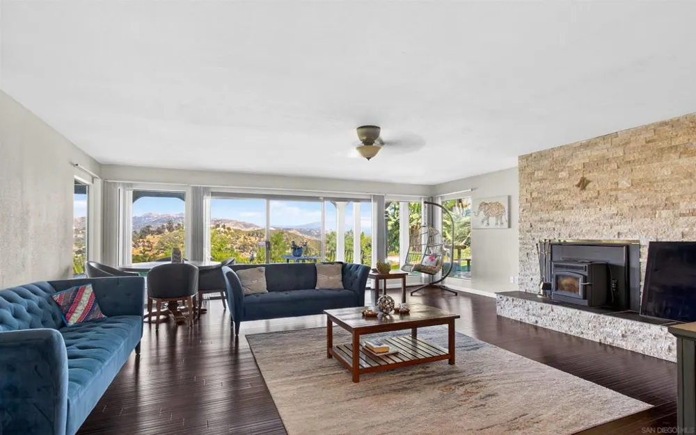 11330 Crazy Horse Dr Lakeside, CA 92040