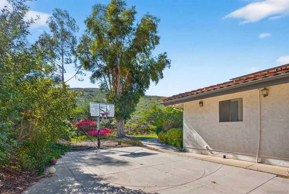 11330 Crazy Horse Dr Lakeside, CA 92040
