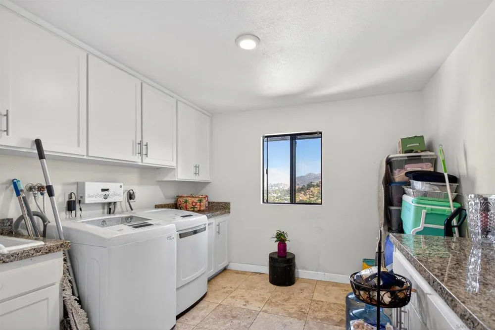 11330 Crazy Horse Dr Lakeside, CA 92040
