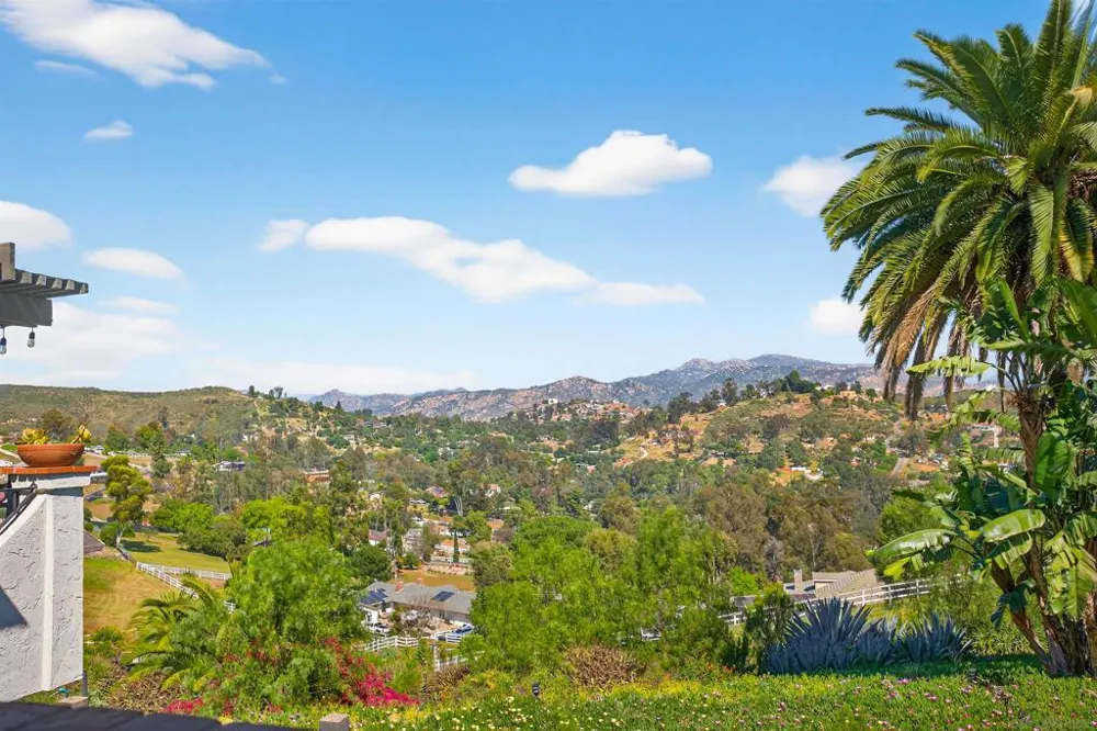 11330 Crazy Horse Dr Lakeside, CA 92040