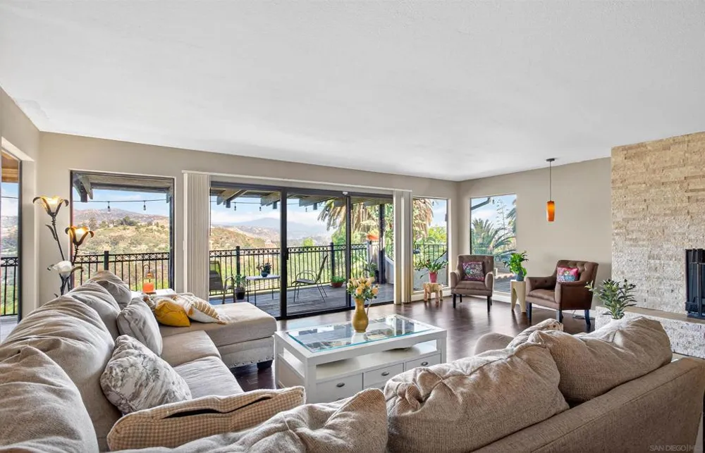 11330 Crazy Horse Dr Lakeside, CA 92040