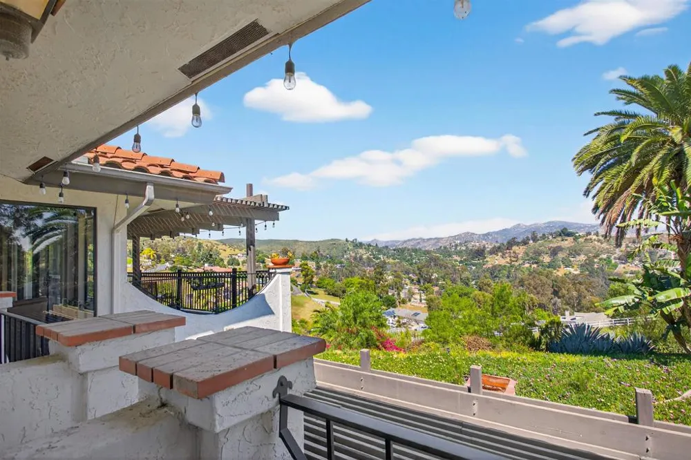 11330 Crazy Horse Dr Lakeside, CA 92040