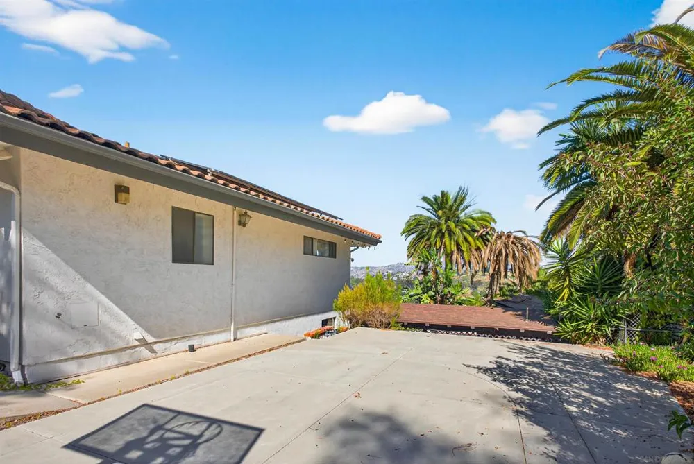 11330 Crazy Horse Dr Lakeside, CA 92040