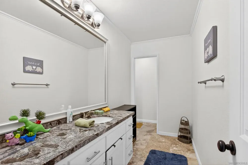 11330 Crazy Horse Dr Lakeside, CA 92040