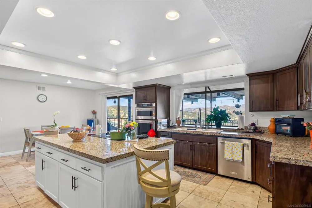 11330 Crazy Horse Dr Lakeside, CA 92040