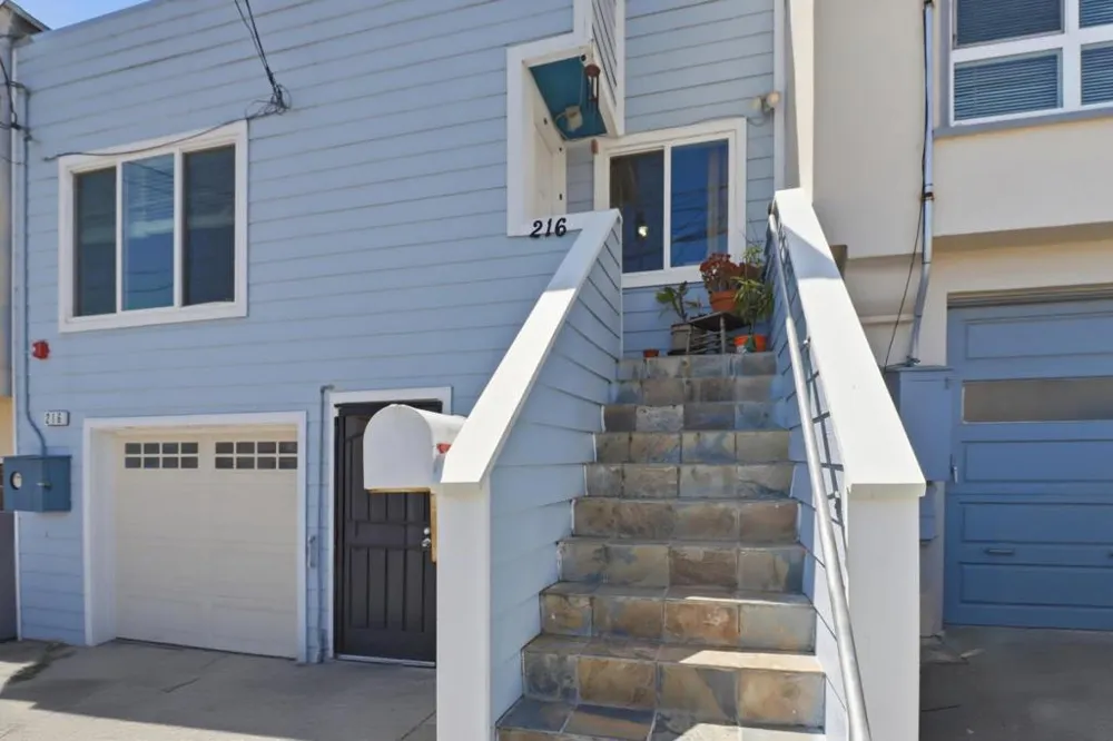 216 Rio Verde Street Daly City, CA 94014