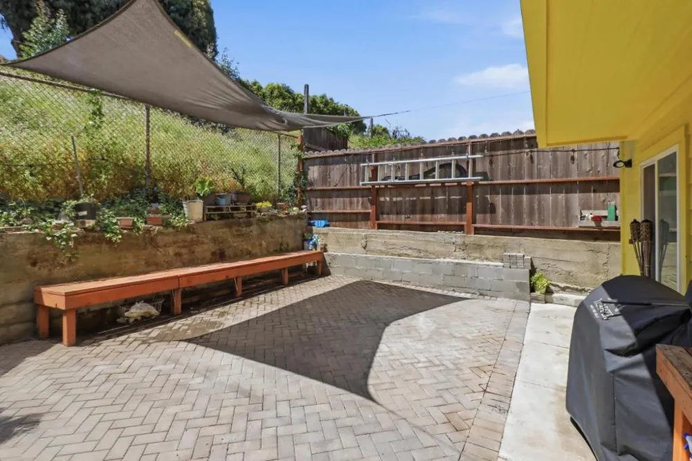 216 Rio Verde Street Daly City, CA 94014