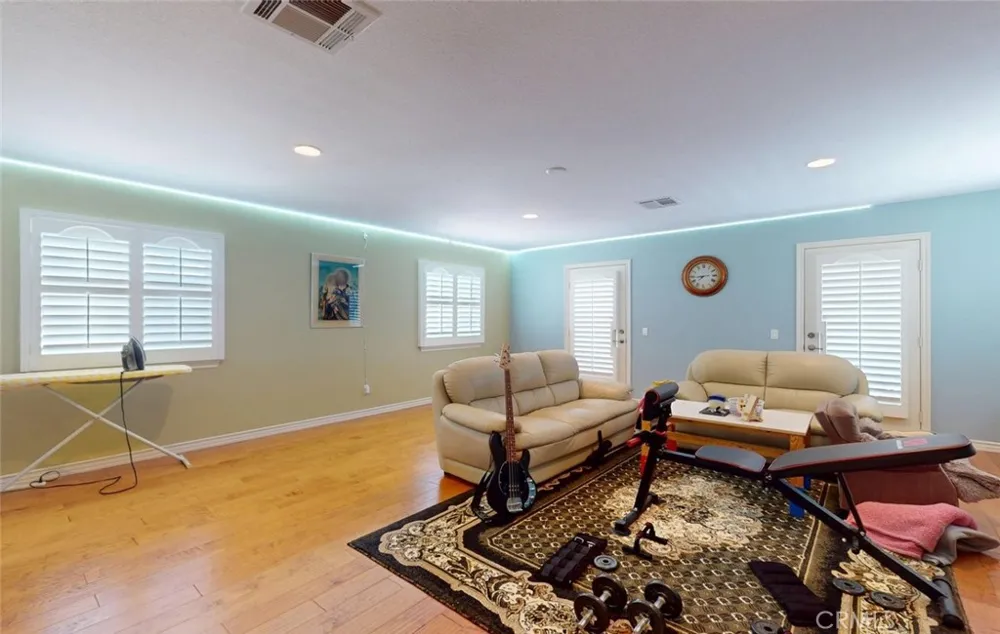 14518 Ithica Eastvale, CA 92880