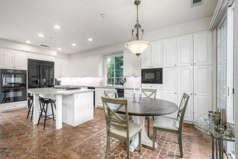 688 Cypress Hills Drive Encinitas, CA 92024