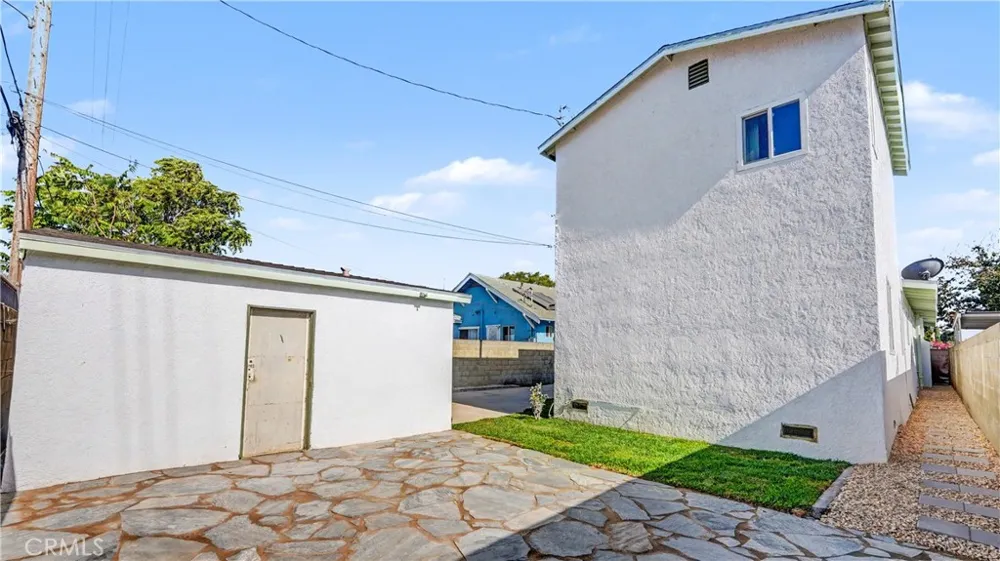 1933 W 43rd Place Los Angeles, CA 90062