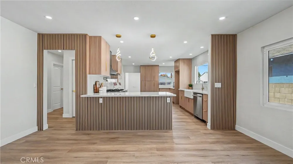 1933 W 43rd Place Los Angeles, CA 90062