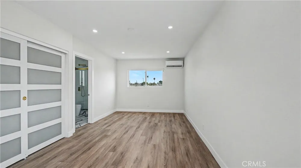 1933 W 43rd Place Los Angeles, CA 90062