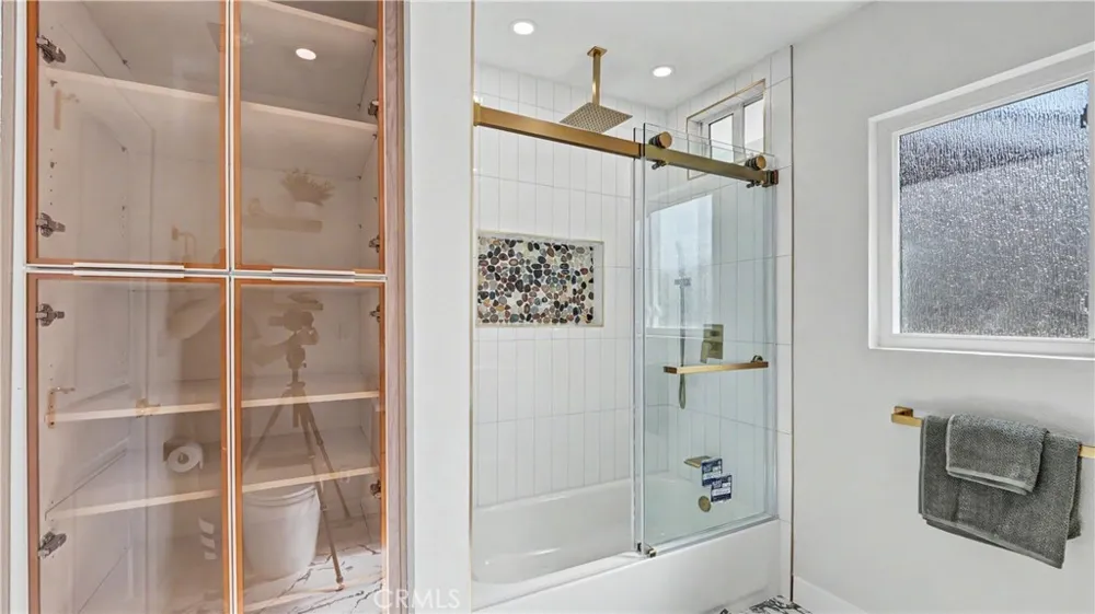 1933 W 43rd Place Los Angeles, CA 90062