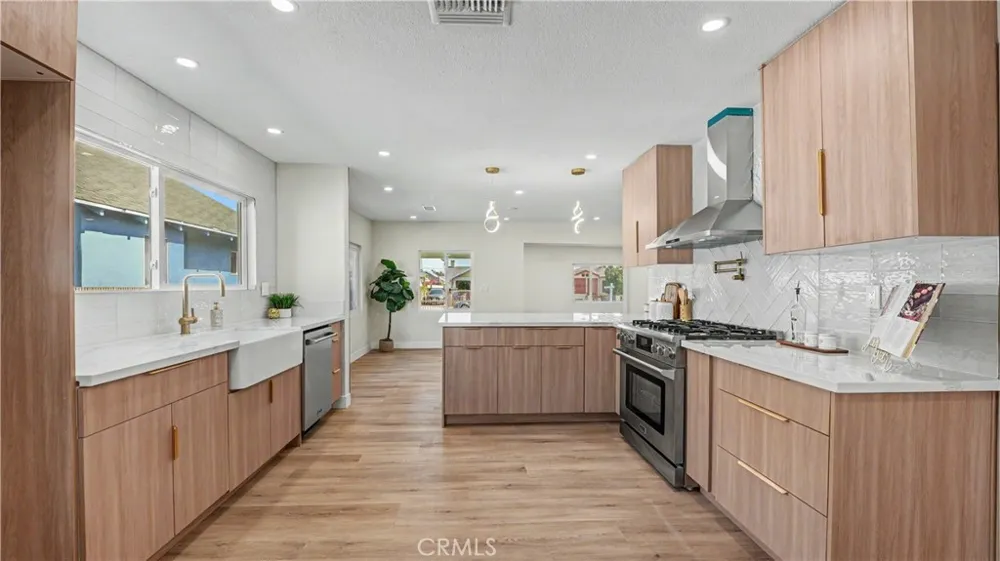1933 W 43rd Place Los Angeles, CA 90062