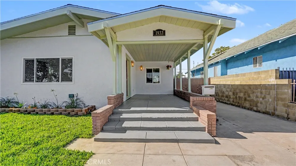 1933 W 43rd Place Los Angeles, CA 90062