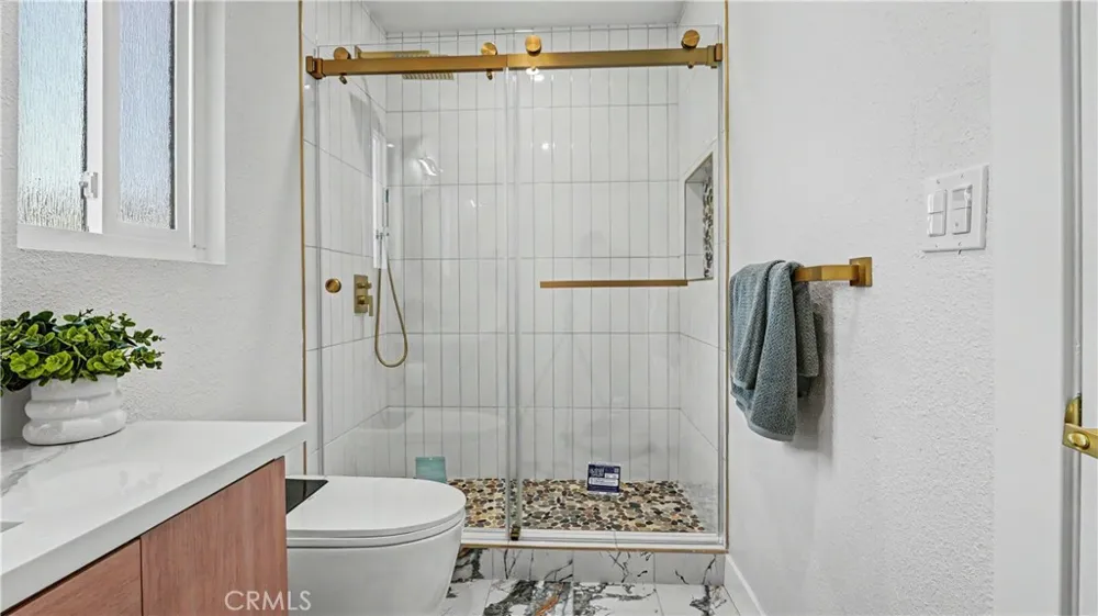 1933 W 43rd Place Los Angeles, CA 90062