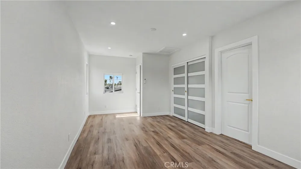 1933 W 43rd Place Los Angeles, CA 90062
