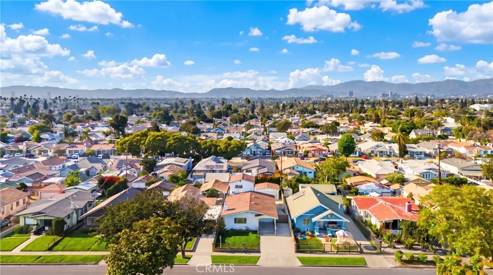 1933 W 43rd Place Los Angeles, CA 90062