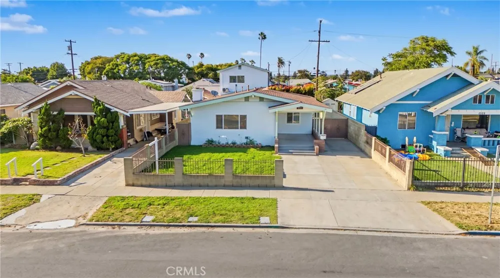 1933 W 43rd Place Los Angeles, CA 90062