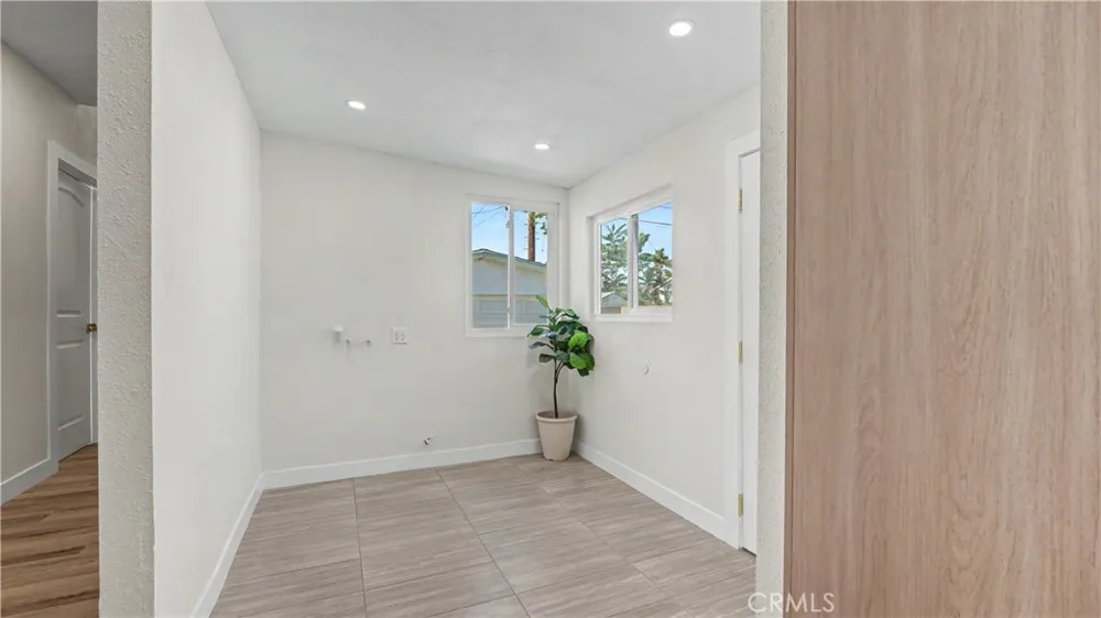 1933 W 43rd Place Los Angeles, CA 90062