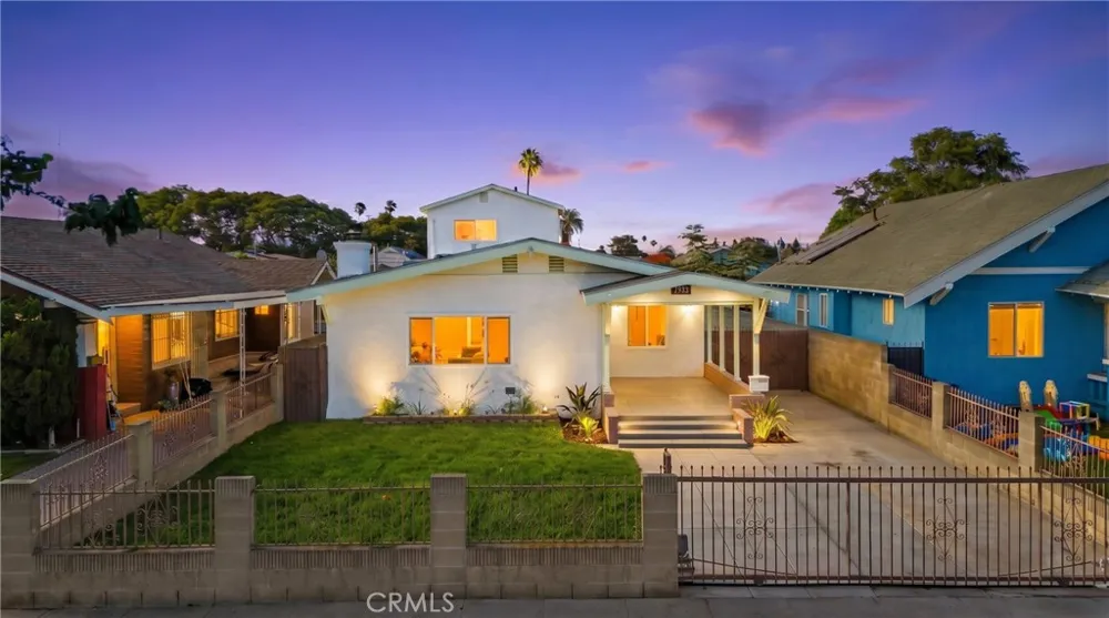 1933 W 43rd Place Los Angeles, CA 90062
