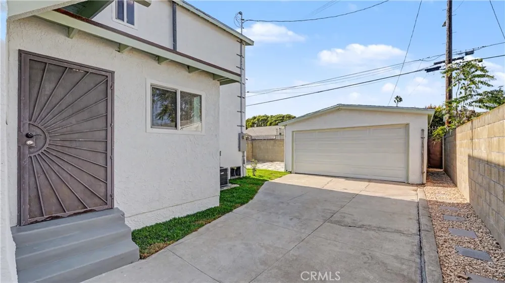 1933 W 43rd Place Los Angeles, CA 90062