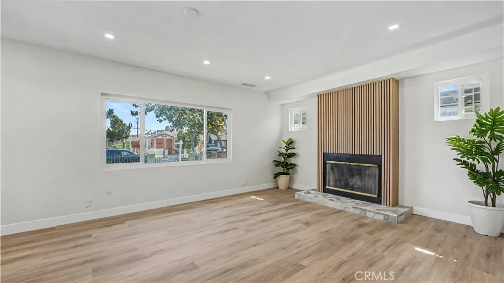 1933 W 43rd Place Los Angeles, CA 90062