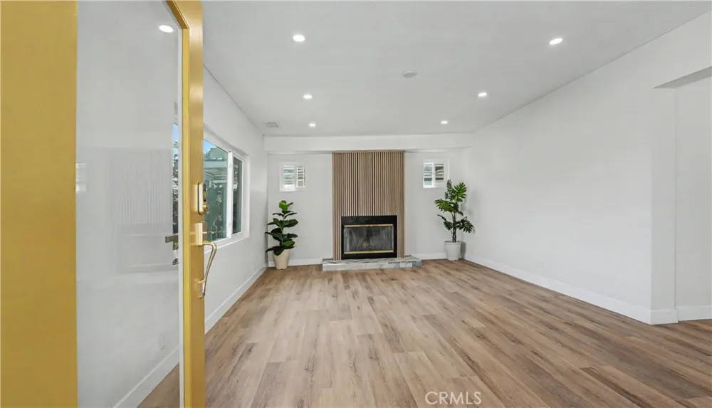 1933 W 43rd Place Los Angeles, CA 90062