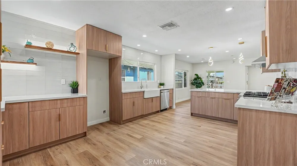 1933 W 43rd Place Los Angeles, CA 90062