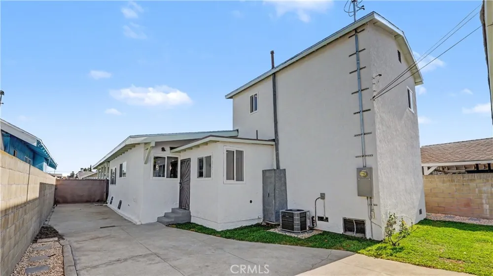 1933 W 43rd Place Los Angeles, CA 90062