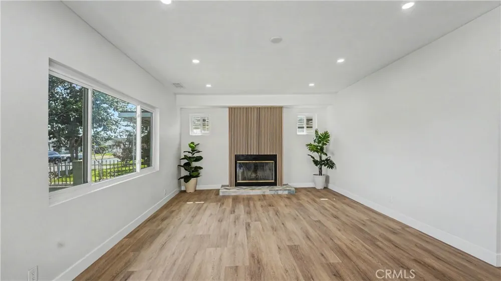 1933 W 43rd Place Los Angeles, CA 90062