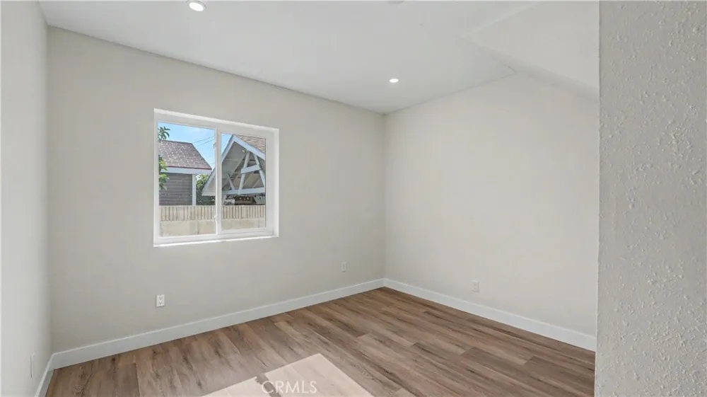 1933 W 43rd Place Los Angeles, CA 90062
