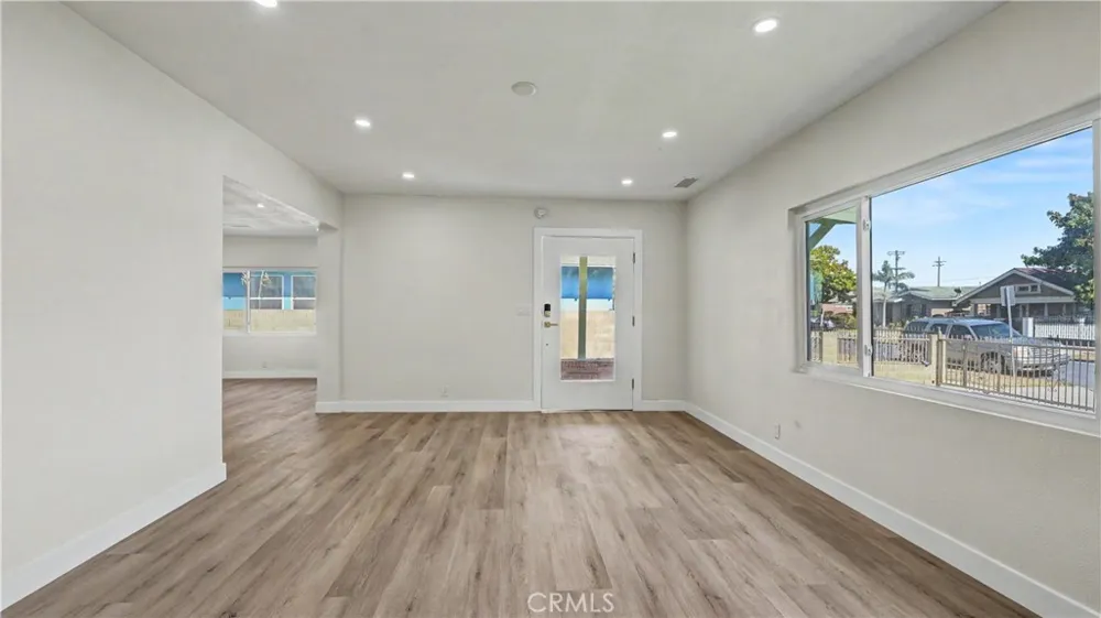 1933 W 43rd Place Los Angeles, CA 90062