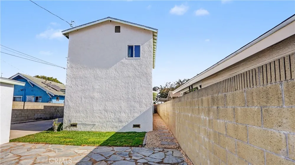1933 W 43rd Place Los Angeles, CA 90062
