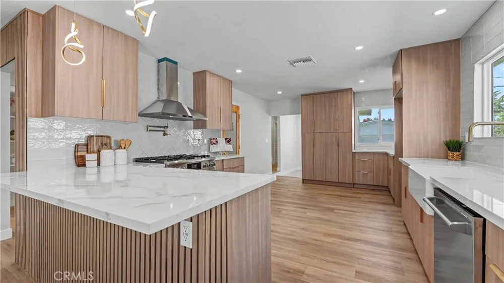 1933 W 43rd Place Los Angeles, CA 90062