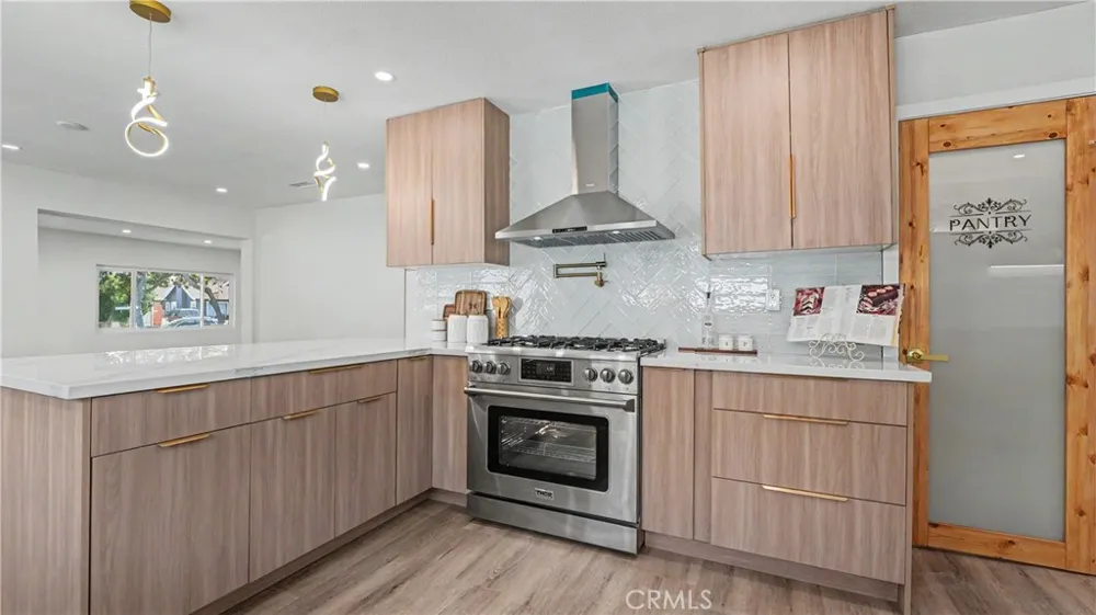 1933 W 43rd Place Los Angeles, CA 90062