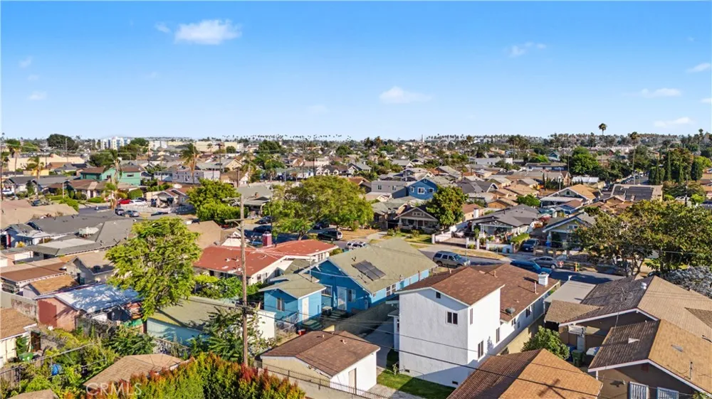 1933 W 43rd Place Los Angeles, CA 90062
