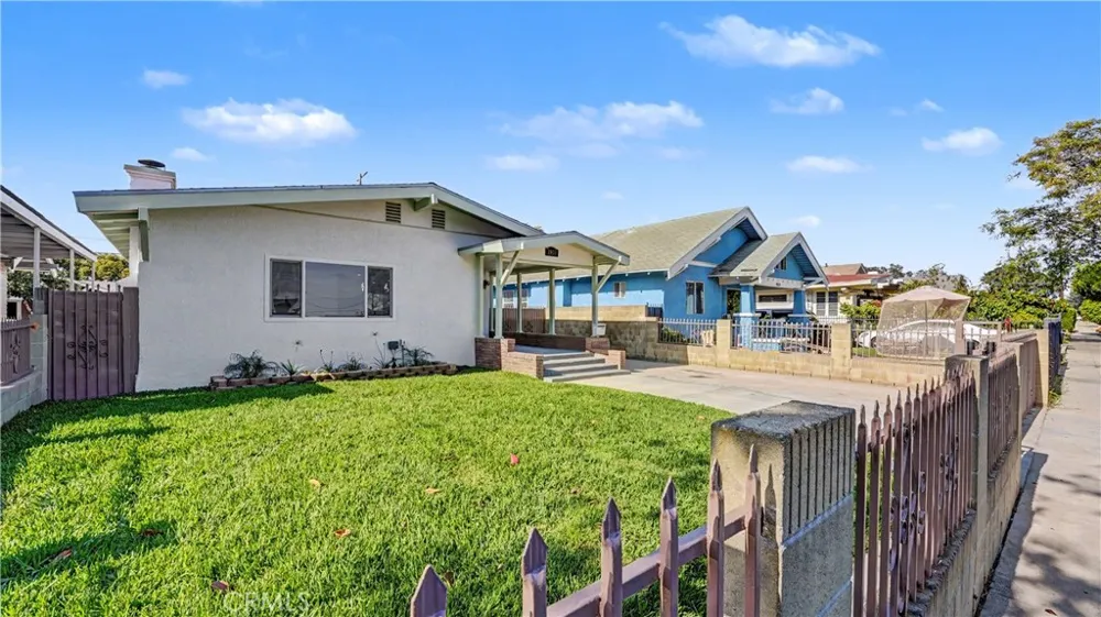 1933 W 43rd Place Los Angeles, CA 90062