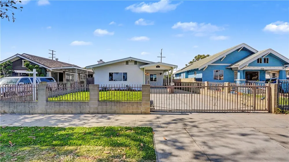 1933 W 43rd Place Los Angeles, CA 90062