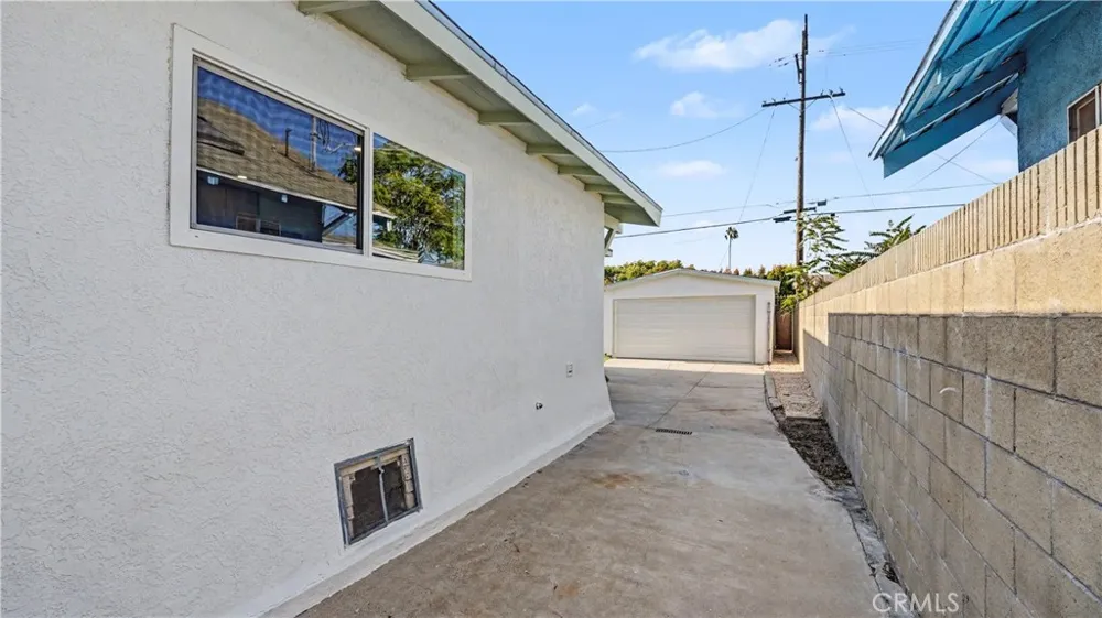 1933 W 43rd Place Los Angeles, CA 90062