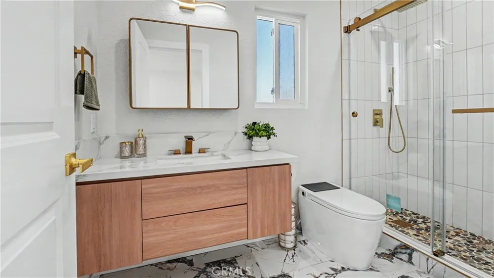 1933 W 43rd Place Los Angeles, CA 90062