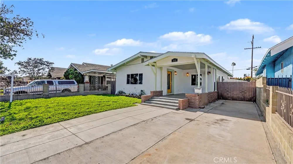 1933 W 43rd Place Los Angeles, CA 90062
